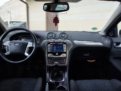 Ford Mondeo 2.0 benzyna – zdjęcie 6